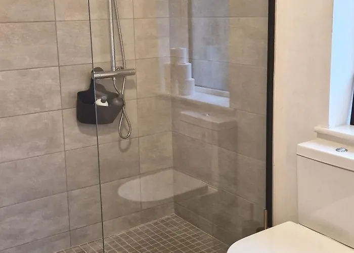 La - Between And Rosscarbery